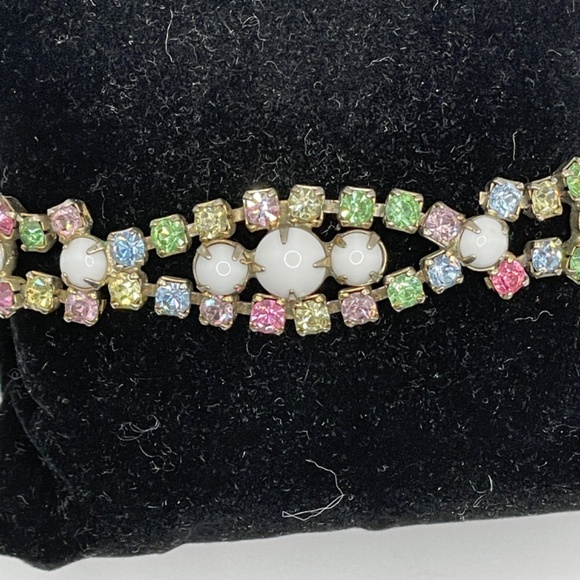 Vintage Unsigned Milk Glass Pastel Rhinestone Bracelet Clip-on Earrings Set - Picture 4 of 15
